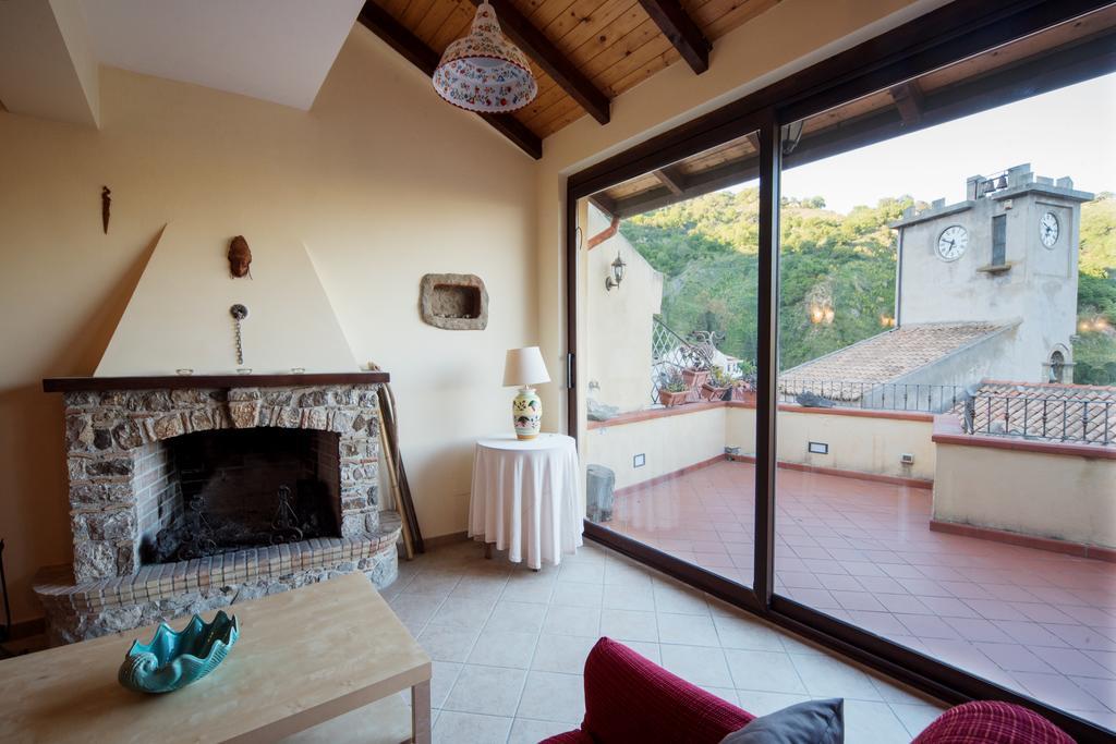 The Clock Houses Borgo Gallodoro Letojanni Exterior photo